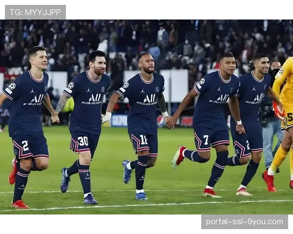 巴黎圣日耳曼公布欧冠次回合赛前训练，姆巴佩参加全队合练